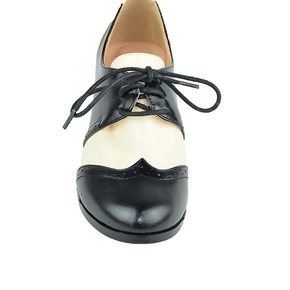 Chase & Chloe Women's Classic Lace Up Kitten Mid-Heel Round Toe Oxfords - Picture 4 of 5